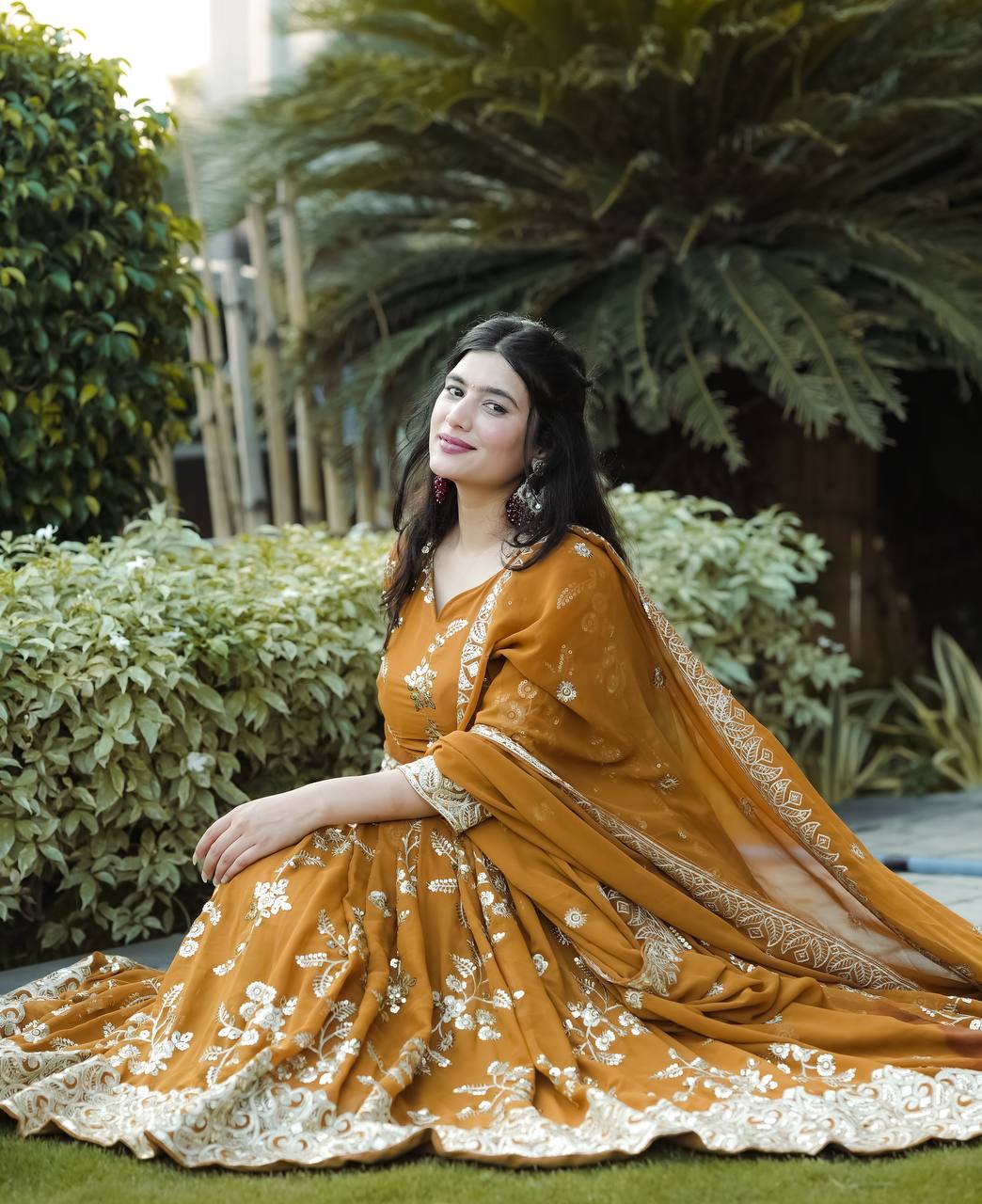Presenting New Đěsigner Anarkali Suit In New Fancy Style