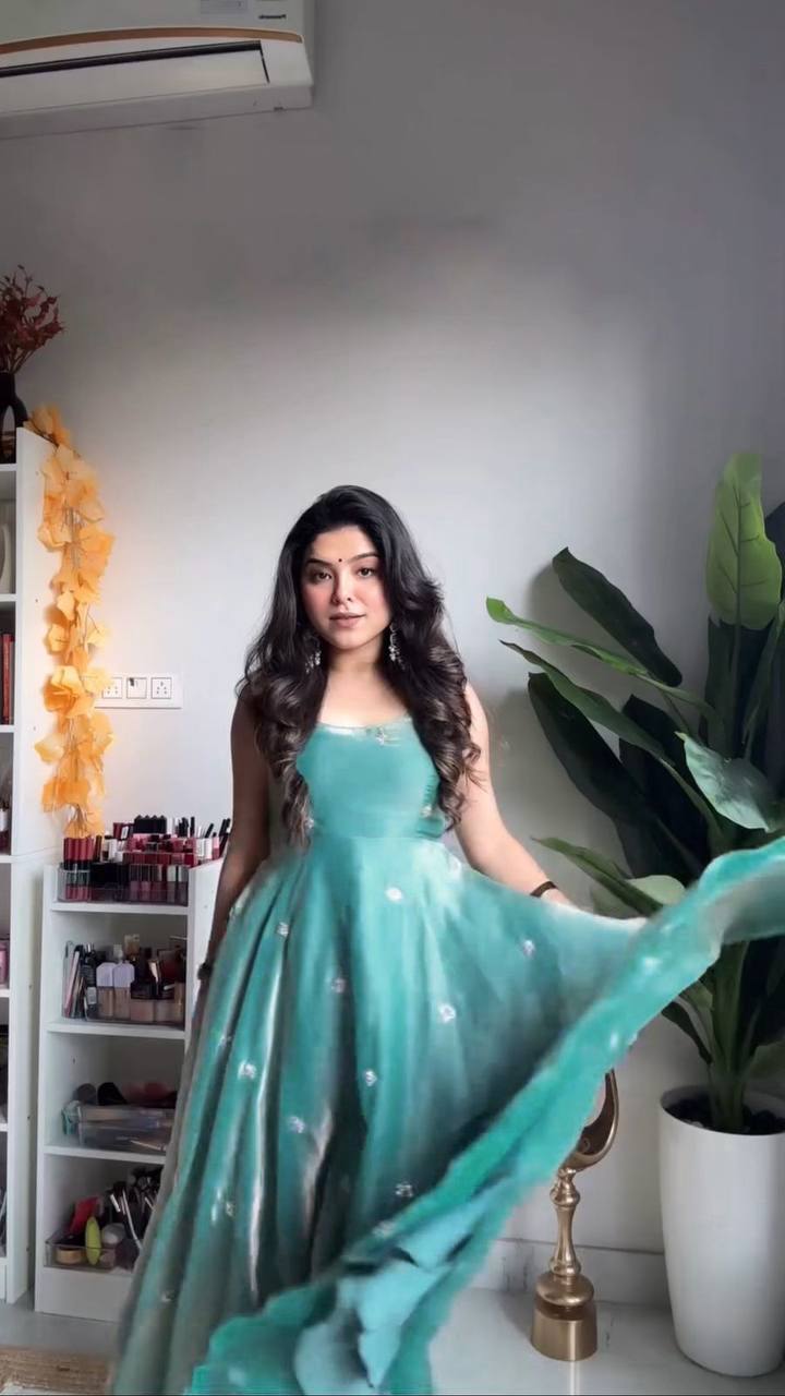 Aqua Grace: The Serene Teal Ensemble