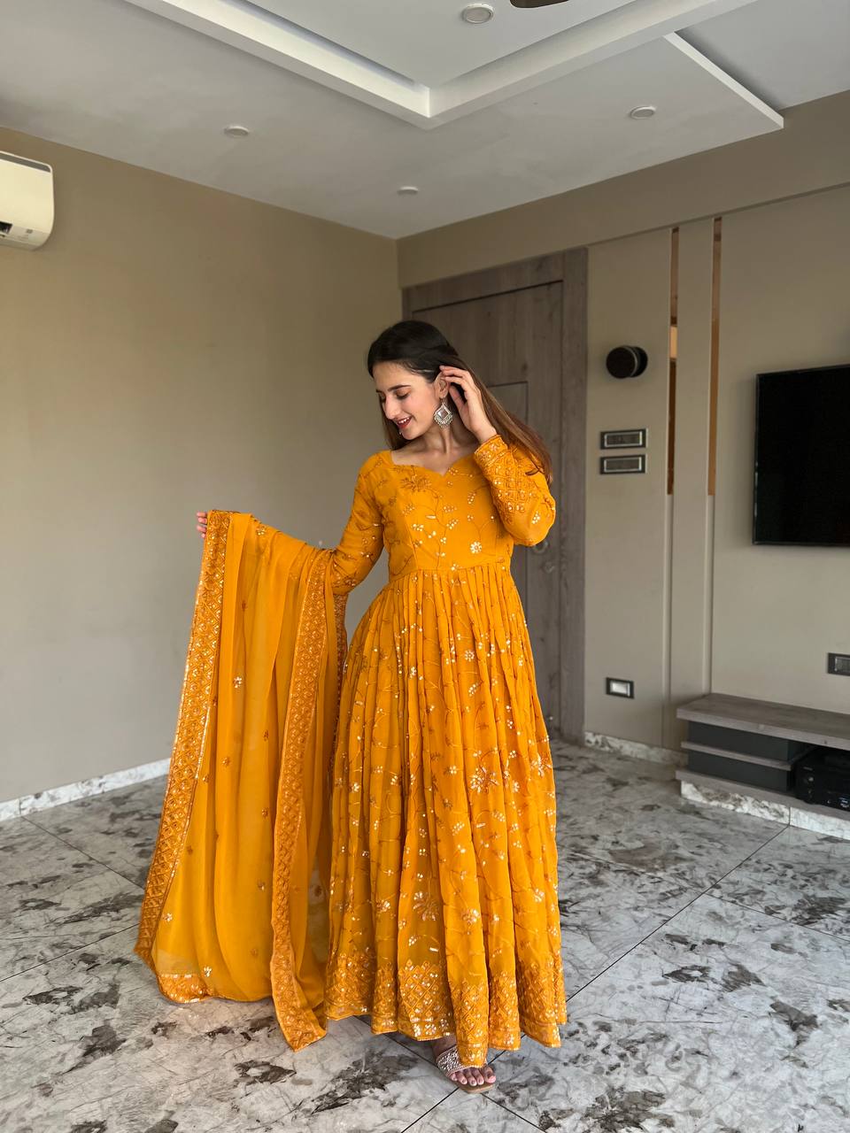 Presenting New Đěsigner Anarkali Suit In New Fancy Style