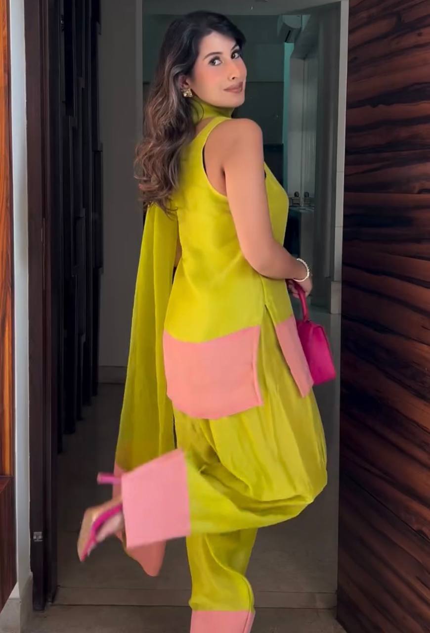 Chic Harmony Stunning Color Fusion
