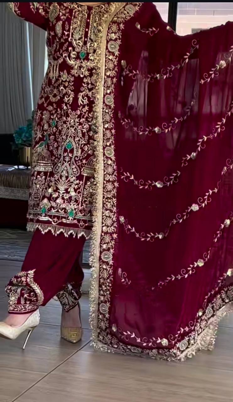 A Stunning Pair of Maroon and Gold Elegance