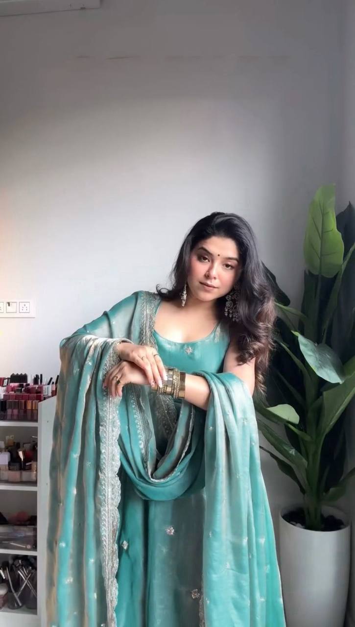 Aqua Grace: The Serene Teal Ensemble
