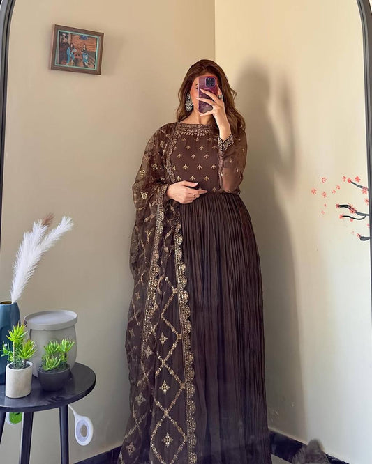 A Graceful Brown Ensemble with Gilded Elegance