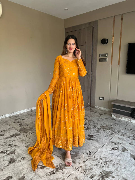 Presenting New  Đěsigner Anarkali Suit In New Fancy Style